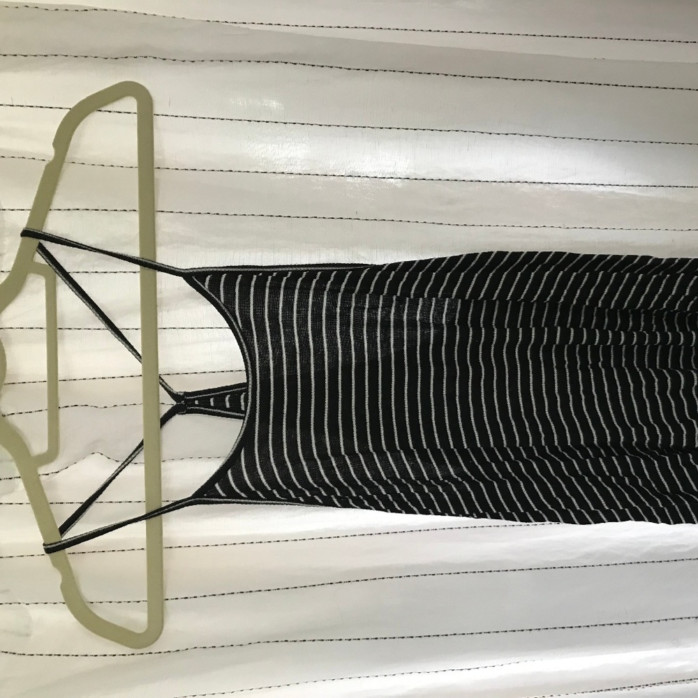 Black and white upper thigh-length tank top